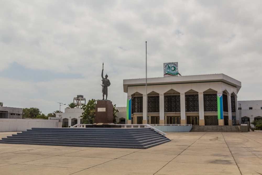 Monument aux Martyrs devant le Palais du Peuple à Djibouti, capitale de Djibouti