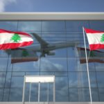 طائرة تحلق فوق أعلام لبنان