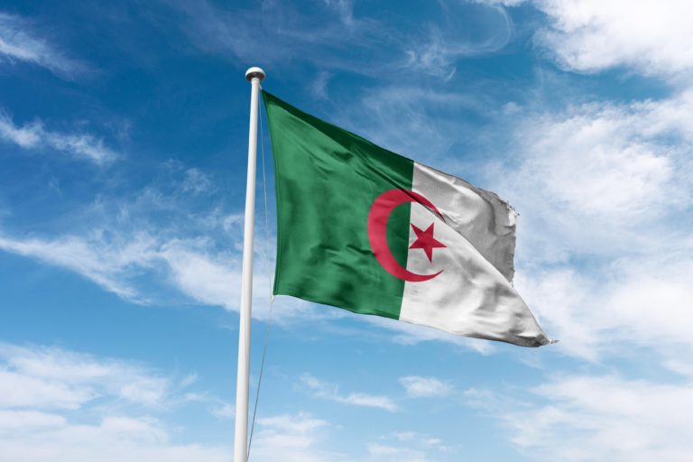 العلم الجزائري
